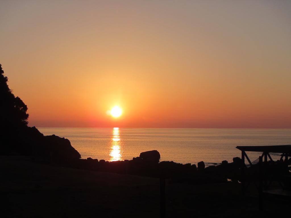 Amakusa West Coast Backpackers Fu-Raibou Hostel Buitenkant foto